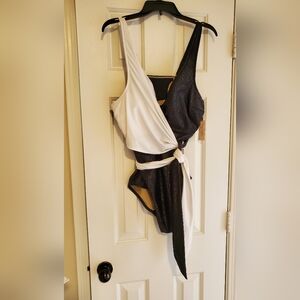 Black and White Women's Intimate Wear